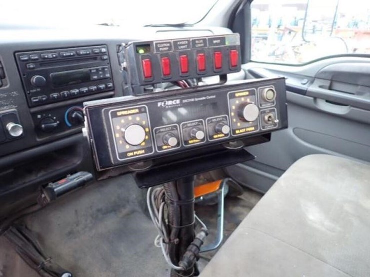 2006-ford-f650-xlt-image-17