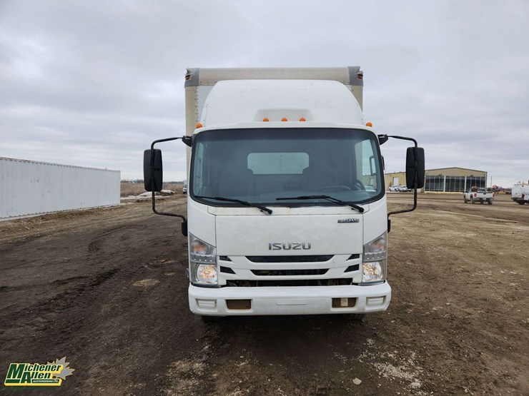 2016-isuzu-npr-image-15