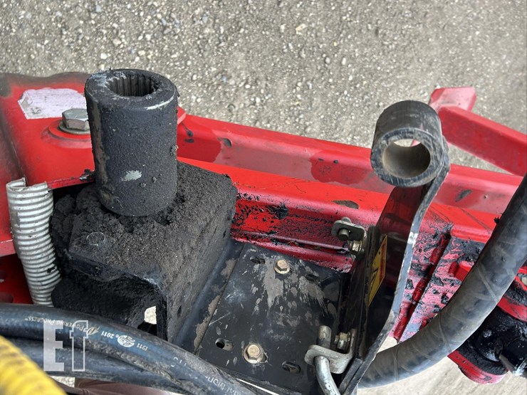 2014-white-9824-image-9