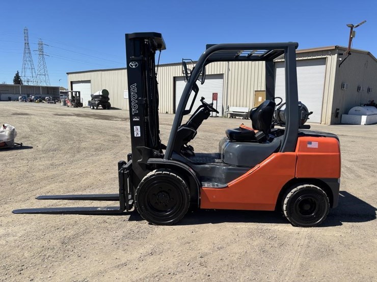 2017-toyota-8fgu30-image-5