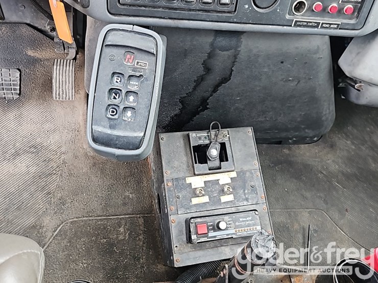 2004-international-7400-image-35