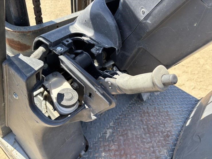 2011-nissan-mcp1f2a25lv-image-19