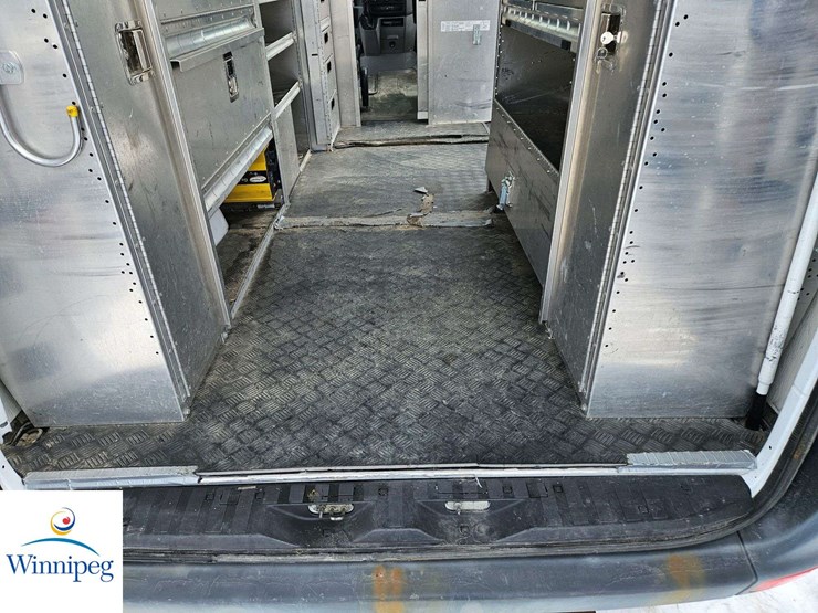 2011-mercedes-benz-sprinter-2500-image-21