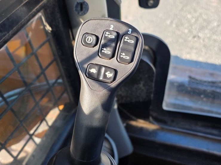 2021-case-tv450b-image-52