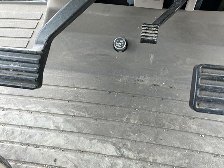 2014-john-deere-8320r-image-67