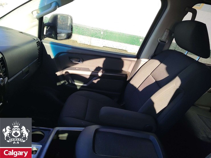 2015-nissan-titan-image-15