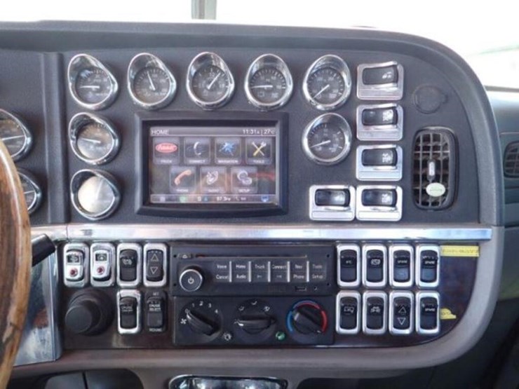 2014-peterbilt-389-image-18