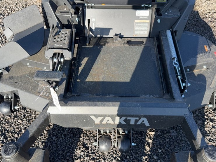 #4038-•-yakta-yxr-120-zero-turn-mower-image-5