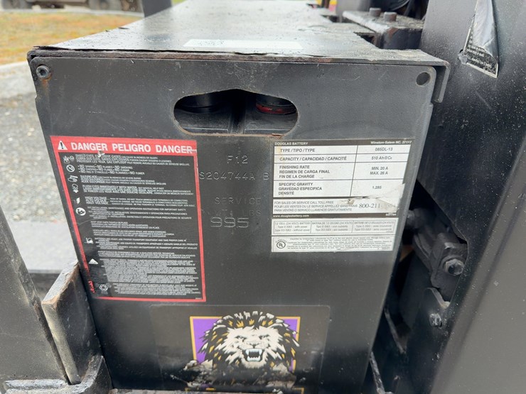 caterpillar-stand-on-electric-forklift-image-8