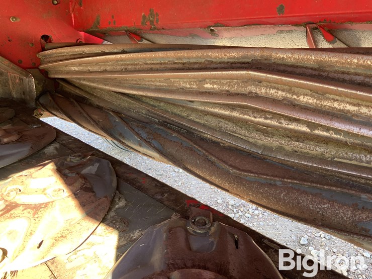 2017-massey-ferguson-1383-image-12