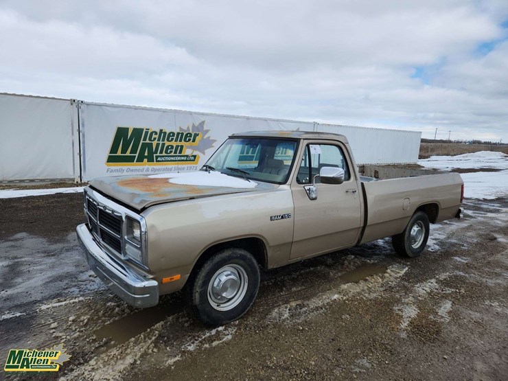 1992-dodge-150-image-1