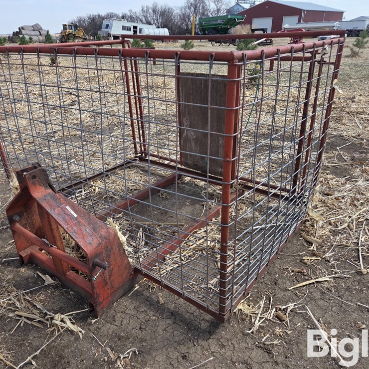 Automatic Redtop 3-Pt Livestock Carrier