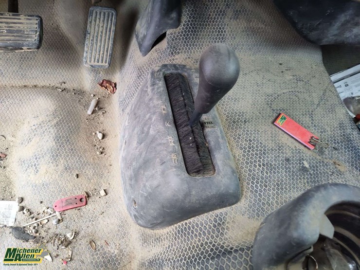 2004-chevrolet-silverado-2500hd-image-14