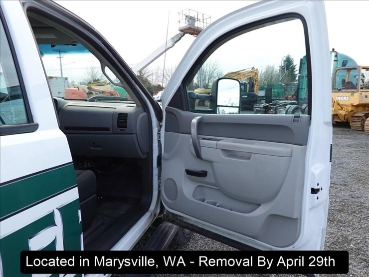 2014-chevrolet-3500-image-5