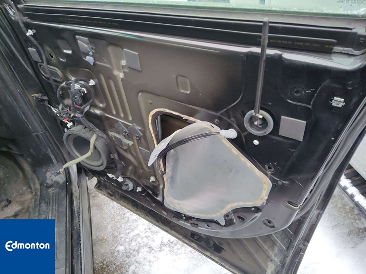 2017-ford-explorer-image-32