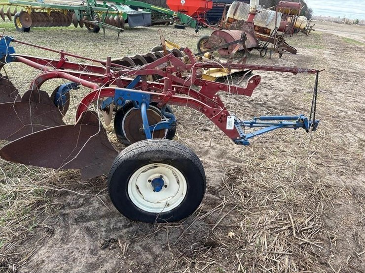 3-bottom-trailer-plow-image-3