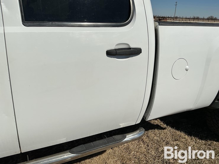 2012-chevrolet-3500-image-18