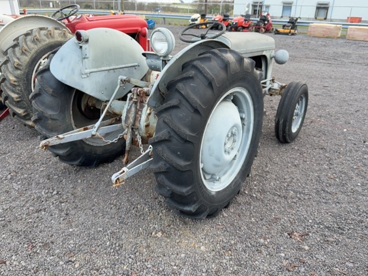 #3068-•-ferguson-tractor-image-8