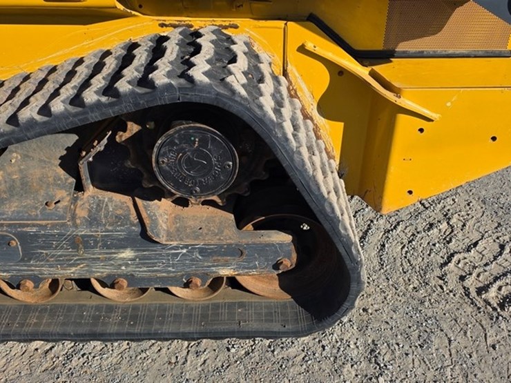 2023-deere-331g-image-24