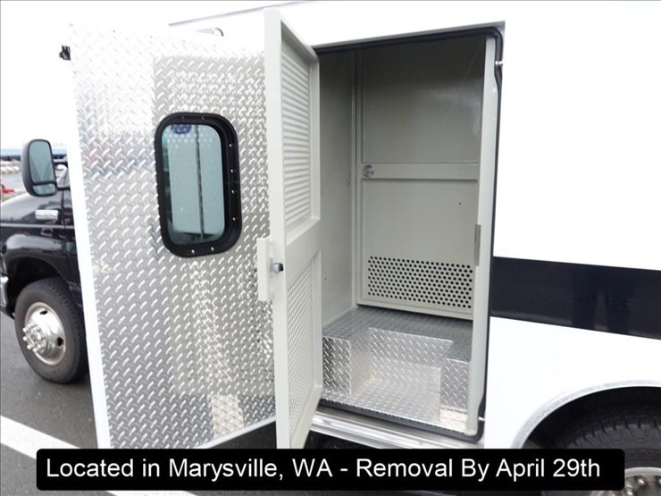 2015-ford-e350-image-18