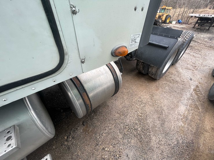 #238-•-2007-freightliner-semi-tractor-(title-in-delay)-(denmark,-wi)-image-21