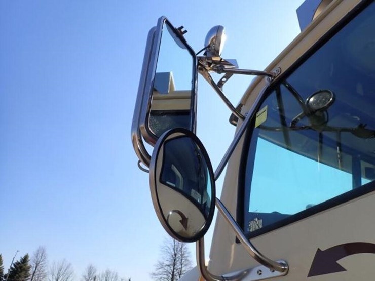 2017-western-star-4700sb-image-97