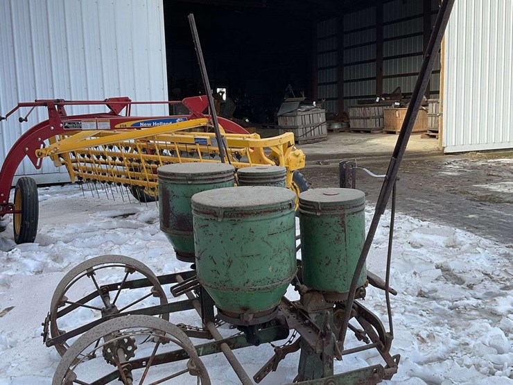 john-deere-three-point-planter-image-6