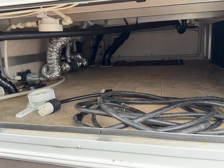 #3002-•-2006-rockwood-28'-5th-wheel-camper-image-4