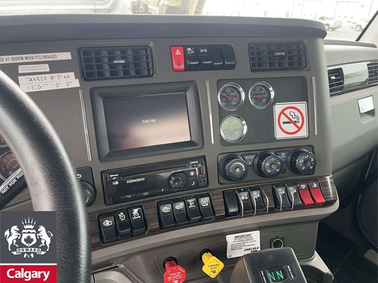 2018-kenworth-t880-image-16