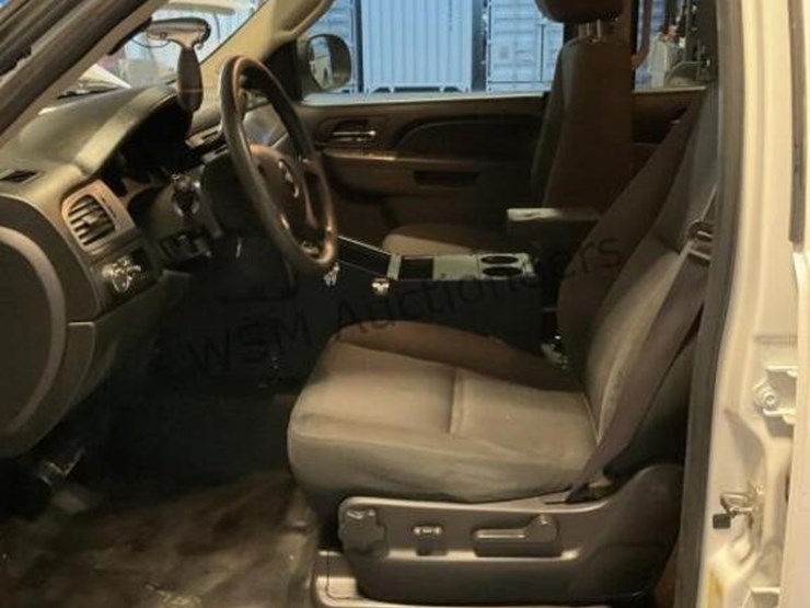 2014-chevrolet-tahoe-image-21