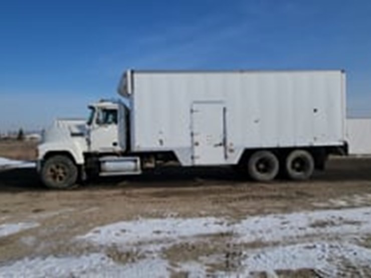 1998-mack-ch613-image-5