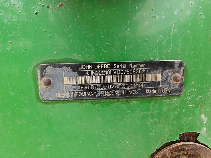 2013-john-deere-2210-image-6