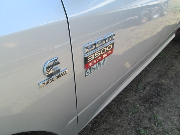 2011-dodge-3500-image-16