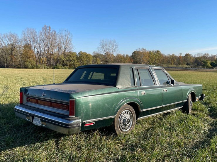 1980-lincoln-continental-town-car-image-3