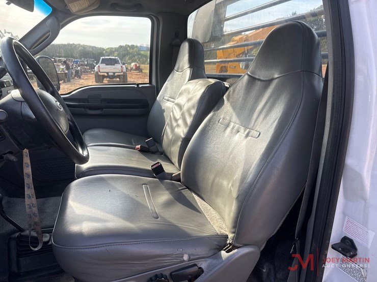 2005-ford-f350-image-15