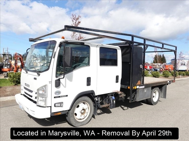 2017-isuzu-nqr-image-1