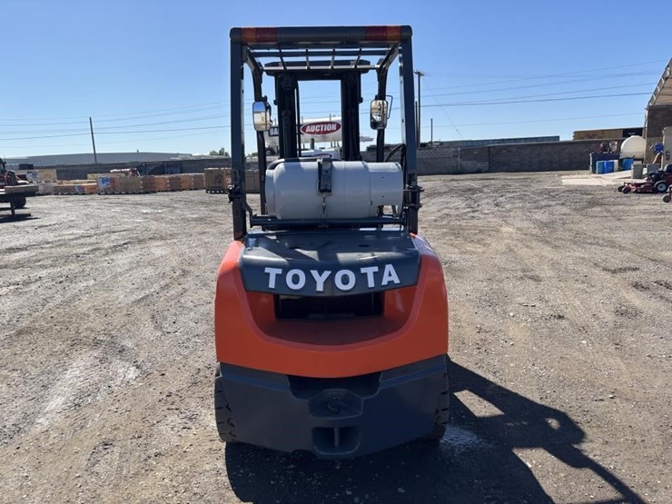 2017-toyota-8fgu30-image-8