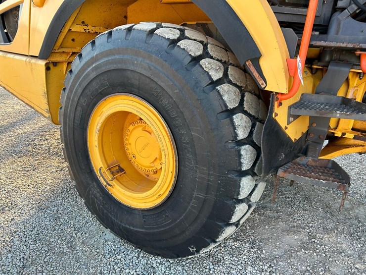 2014-volvo-a25g-image-19