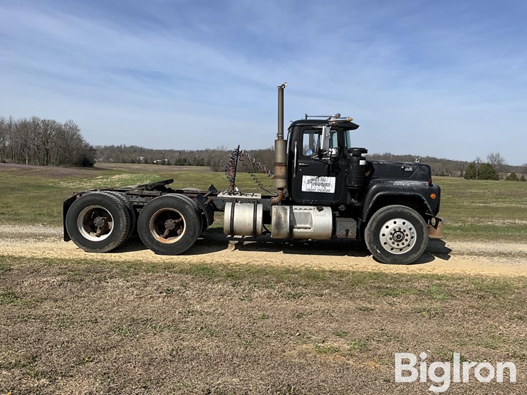 1987-mack-r688st-image-4