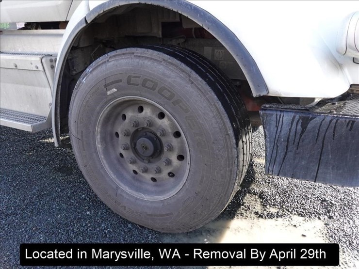 2015-peterbilt-567-image-36