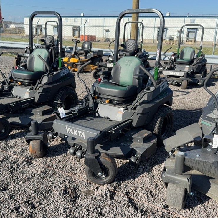 #4054 • YAKTA YXR 710 ZERO TURN MOWER