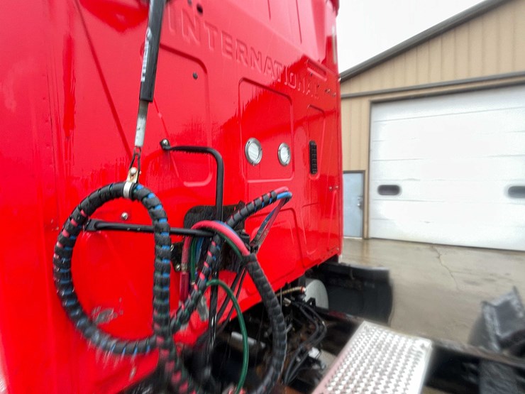 #234-•-2016-international-semi-tractor-(has-wi-title)-(denmark,-wi)-image-11