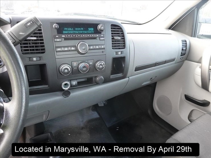 2014-chevrolet-3500-image-9