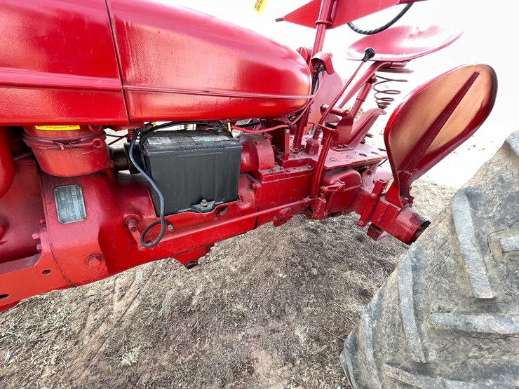 #122-•-ih-mccormick-farmall-tractor-(fremont,-wi)-image-13