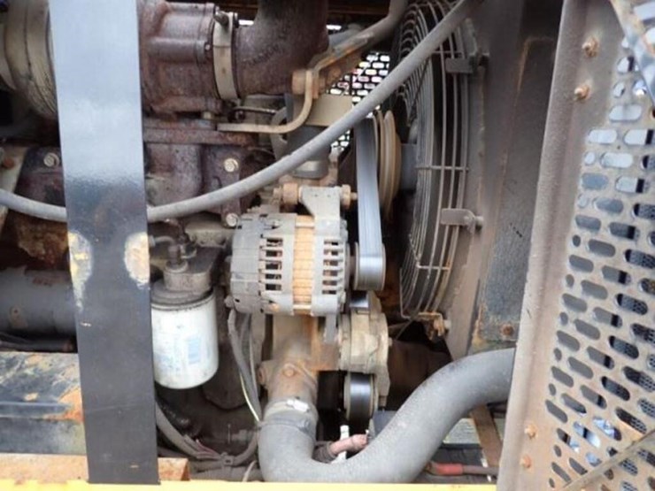 2004-trackless-rmt5t-series-v-4x4-sidewalk-tractor-image-54