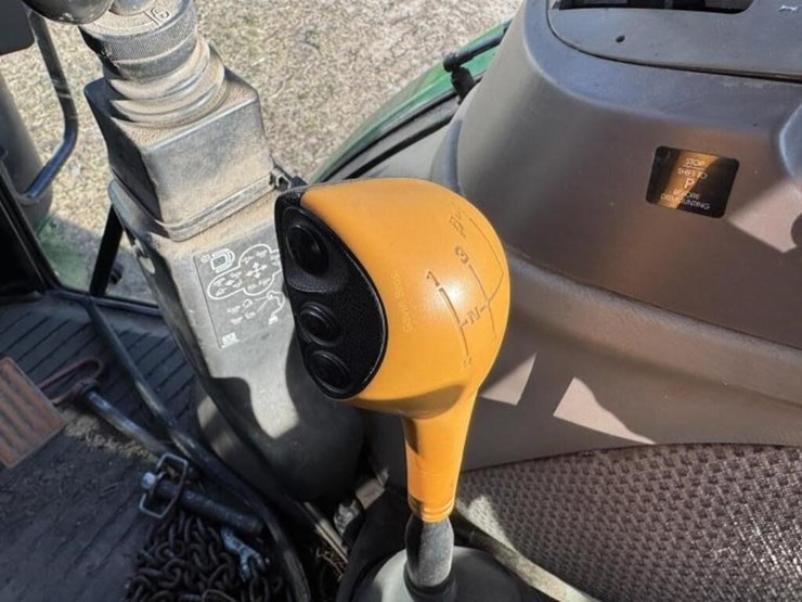 2022-john-deere-5100m-image-27