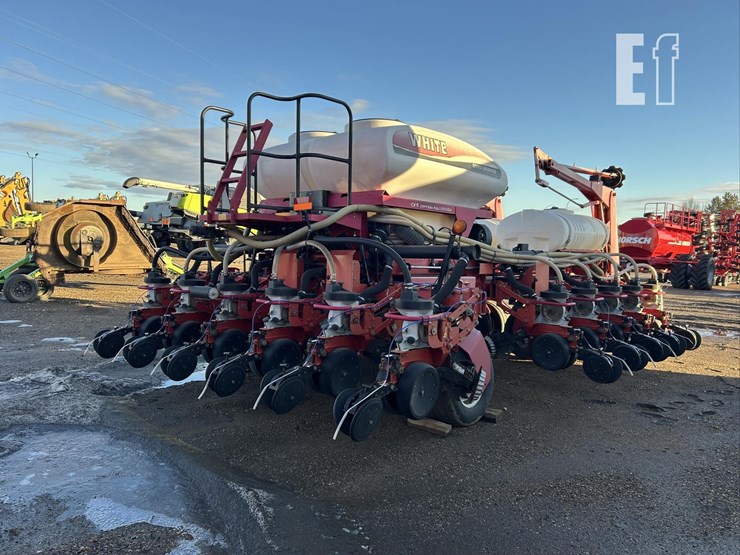 2009-white-8516-image-5