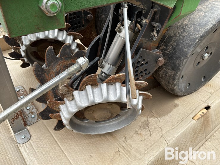 john-deere-12-image-17