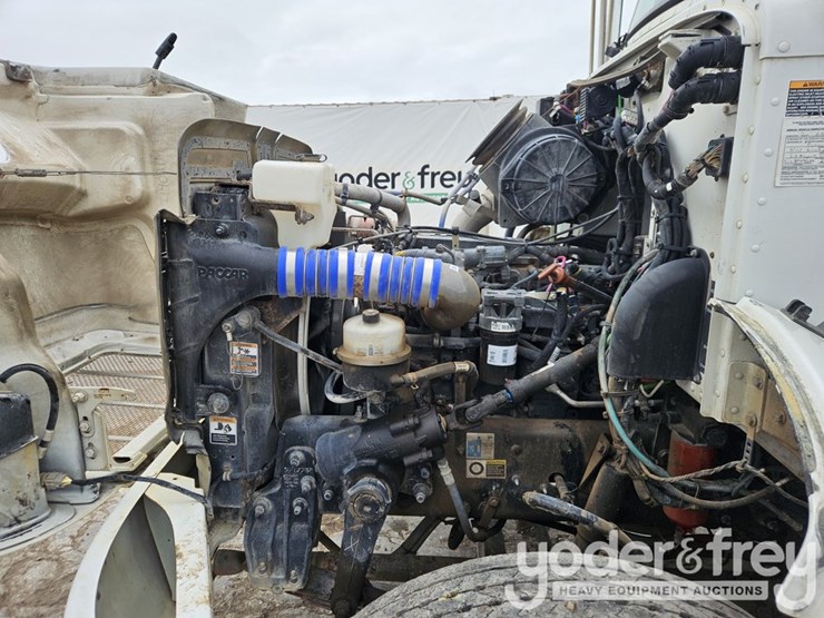 2017-peterbilt-337-image-17