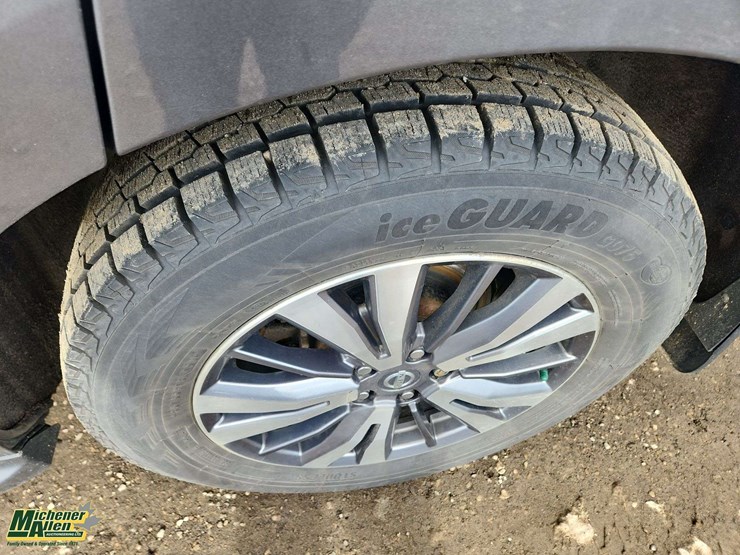 2020-nissan-pathfinder-image-11